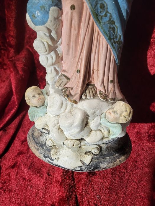 Stara figurka Maryja Królowa Matka Boża Zwycięska