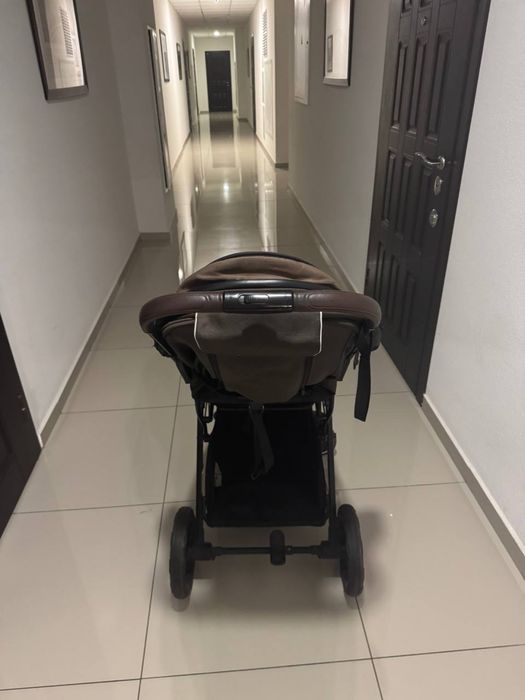 Прогулянкова коляска б/у додам подарунок