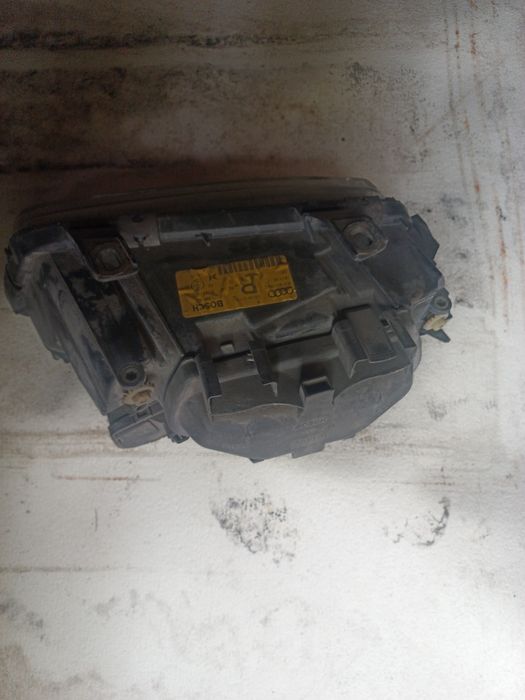 Фара Ауди А4 б5  Bosch права.