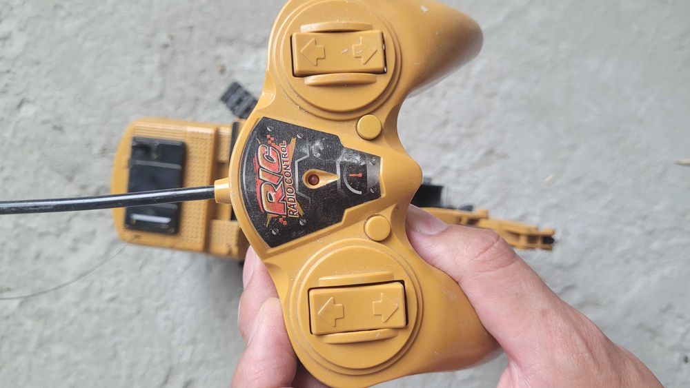 Екскаватор на пульті(экскаватор на пульте управления)