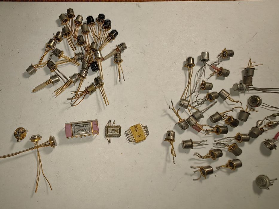 Продам транзисторы кт940 и другие одним лотом