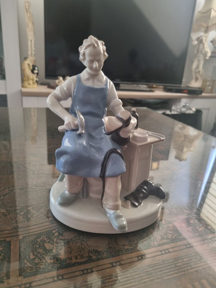 Duża Porcelanowa figurka/szewc