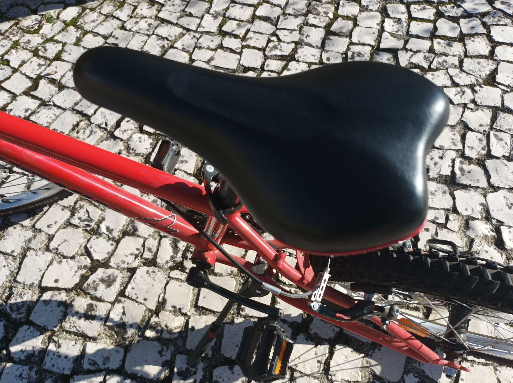 Bicicleta BTT criança 6-9 anos com descanso e protetores