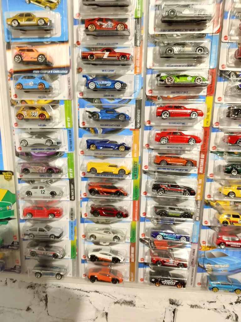 Hot wheels 83 auta