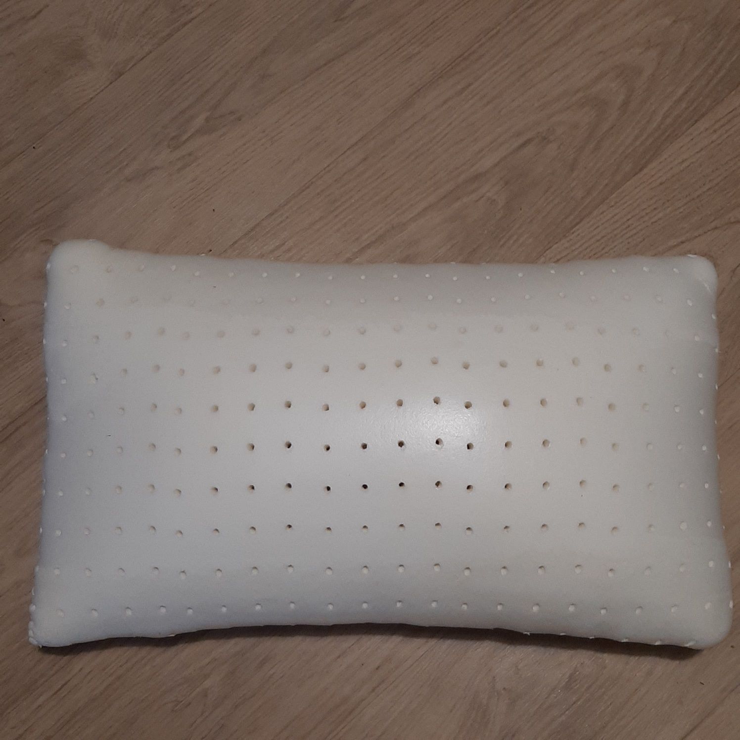 Подушка ,новая ,размер 40х60 см, наполнитель memory foam