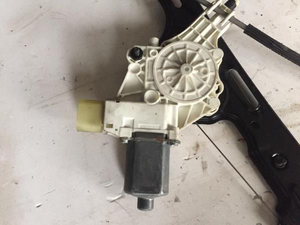 Elevador vidros frente direito BMW 1 (E87)