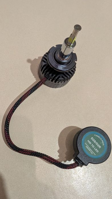 ЛЕД LED на Ксенон (в лінзу) лампи головного світла (в передні фари) D2