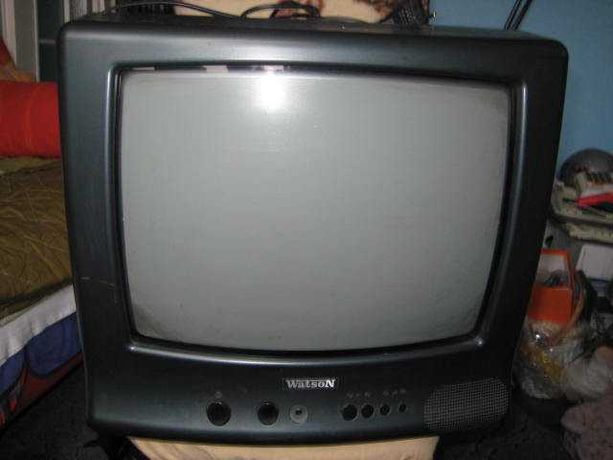 Telewizor Watson z pilotem.