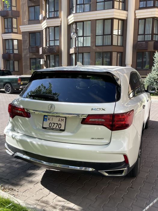 Автомобіль Acura MDX Акура