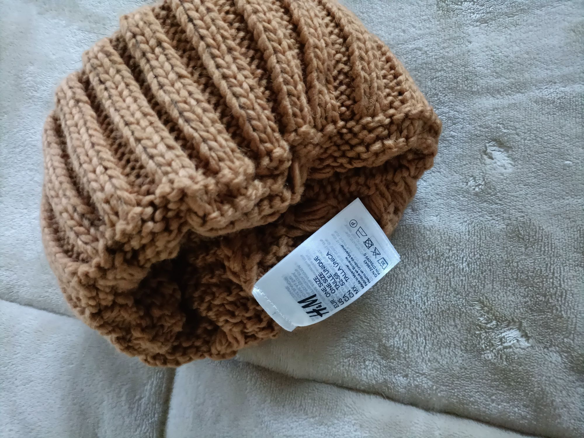 Gorro com pompom H&M