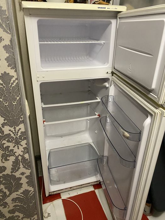 Продам холодильник (сломанный) на ремонт/запчасти