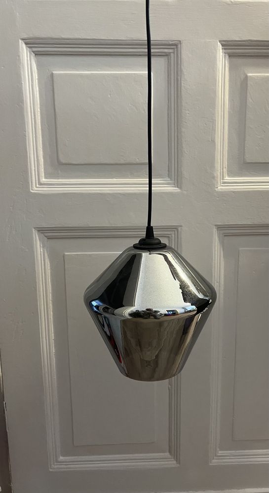 Lampa wiszaca z metalizowanego szkla.