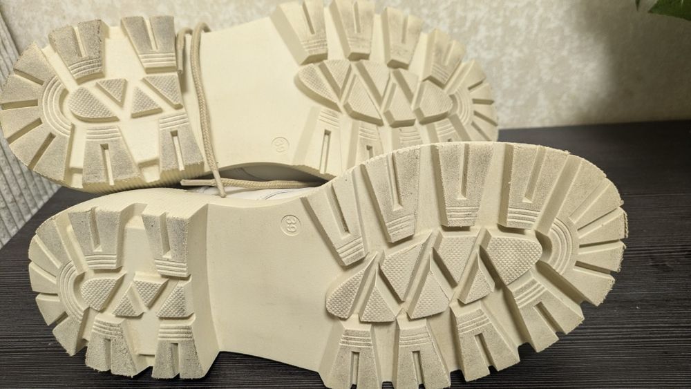 Шкіряні  жіночі черевички, дуже якісні,стан чудовий, 39