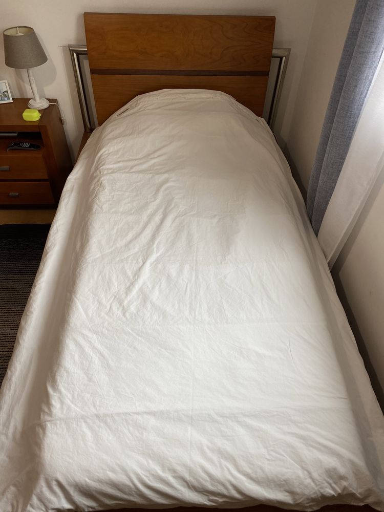 Cama solteiro em excelente estado