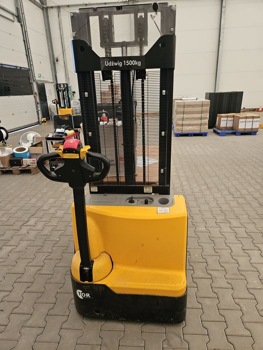 Paleciak elektryczny sztaplarka.