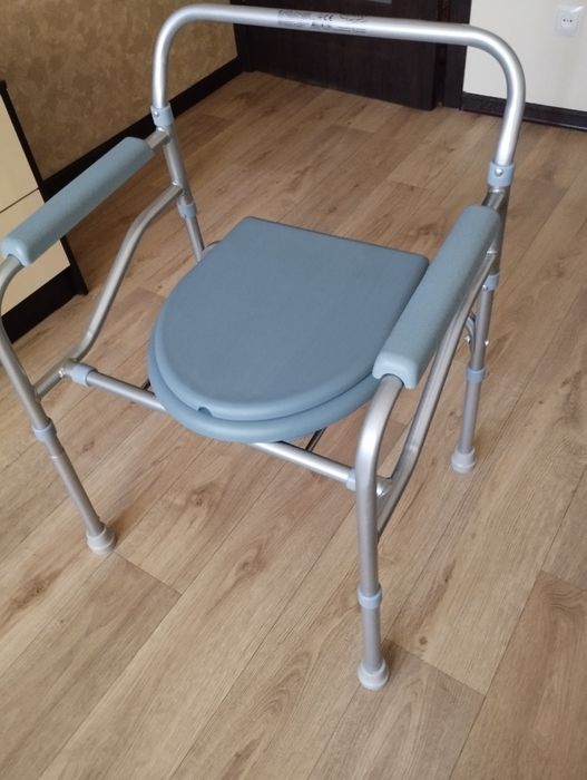 Стілець туалетний новий.