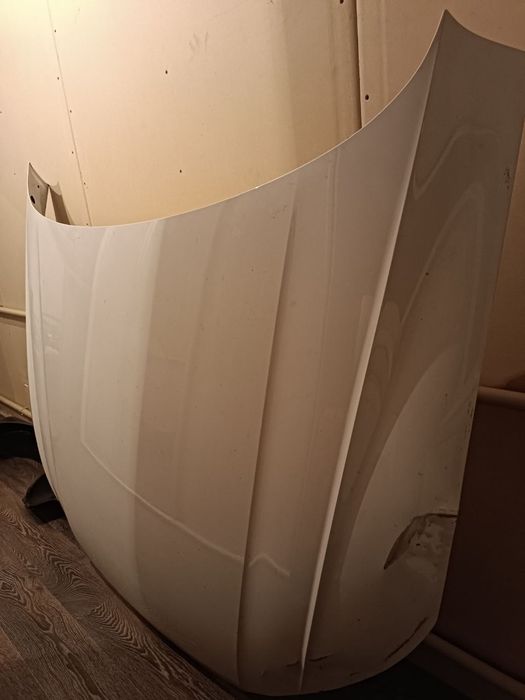 Продам капот, под ремонт.