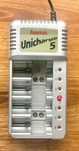 Carregador universal Hama Unicharge 5 para baterias NiCd e NiMH