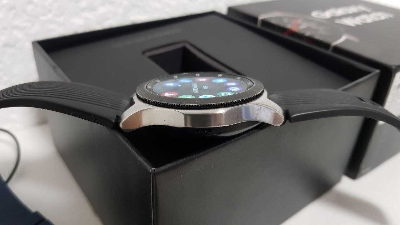 Смарт годинник Samsung Watch 46mm R800