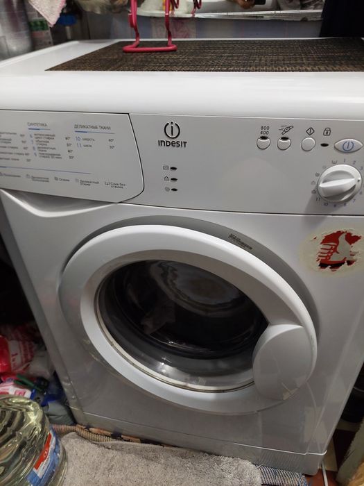 Пральна машина Indesit моделі WISN 80.