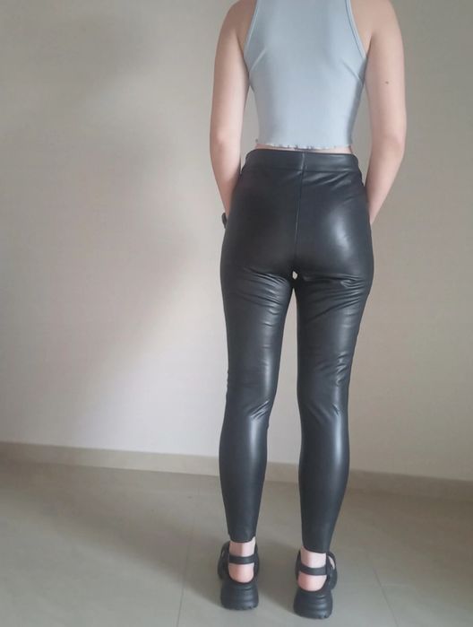 Czarne spodnie damskie woskowane rozmiar M 38 imitacja skórzane