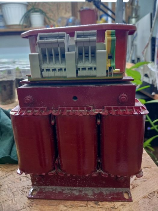 Трансформатор измерительный трёхфазный