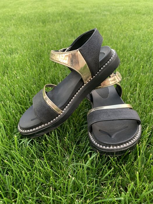 Босоніжки чорні 29 розмір