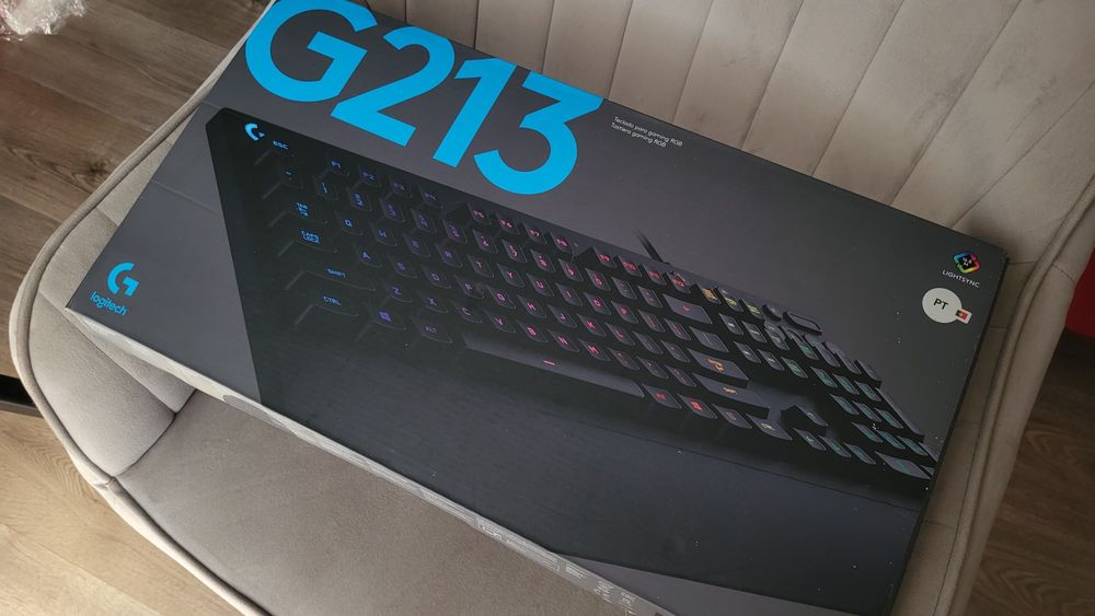 Teclado gaming RGB Logitech G213
