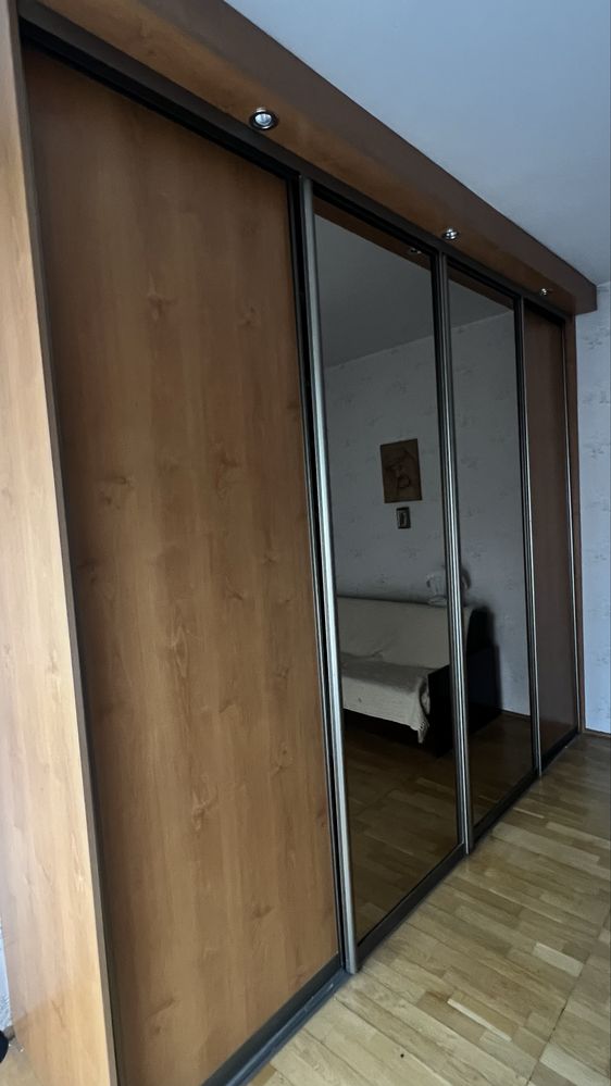 Szafa komandor drzwi przesuwne lustro