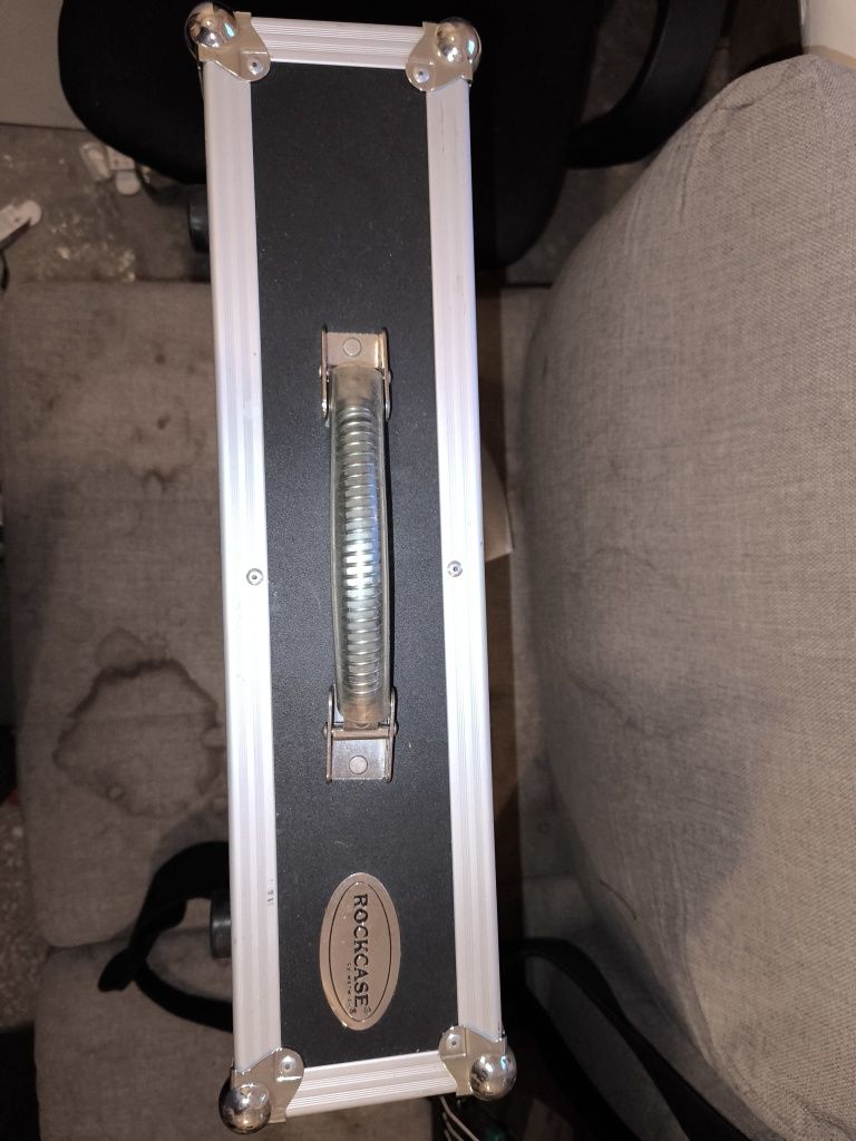 Wzmacniacz basowy Taurus THD 450T plus case