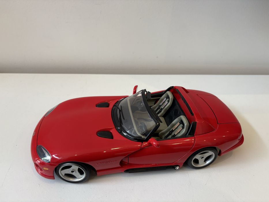 Model Dodge Viper RT10 1:18 BBurago Burago (maisto welly)