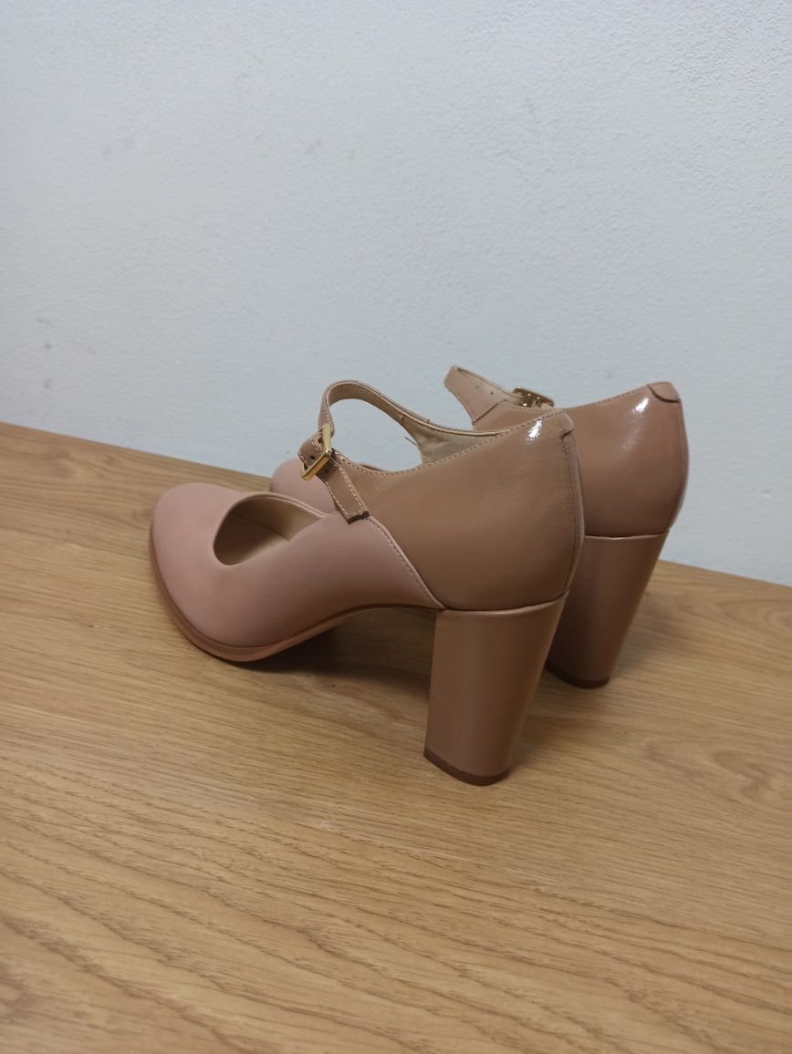 Clarks półbuty na obcasie słupku rozmiar 41.5,