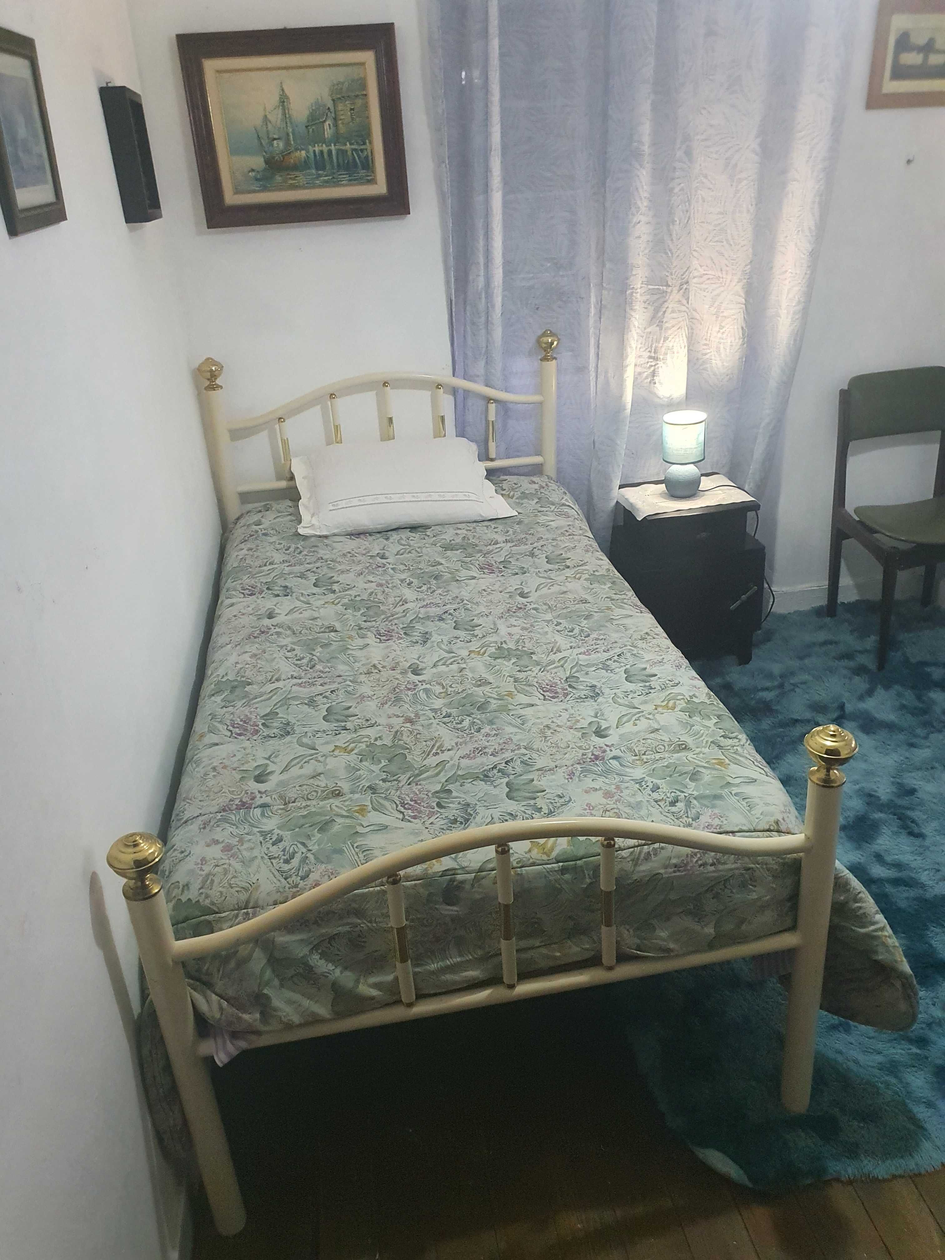 Quarto individual para homem com contrato