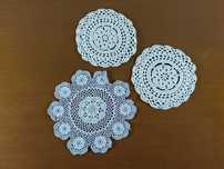 Conjunto napron /3 peças variadas/ em crochet azul e branco