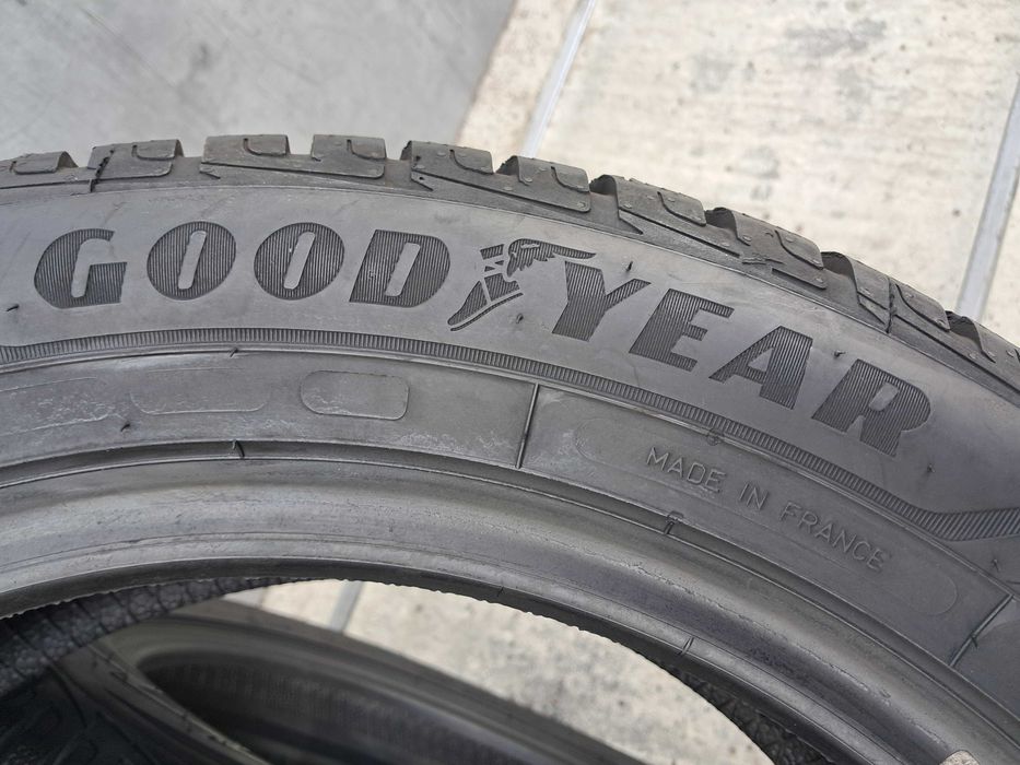 Резина зима 90% протектор GoodYear 215/55 R17 Ultra Grip Performance +