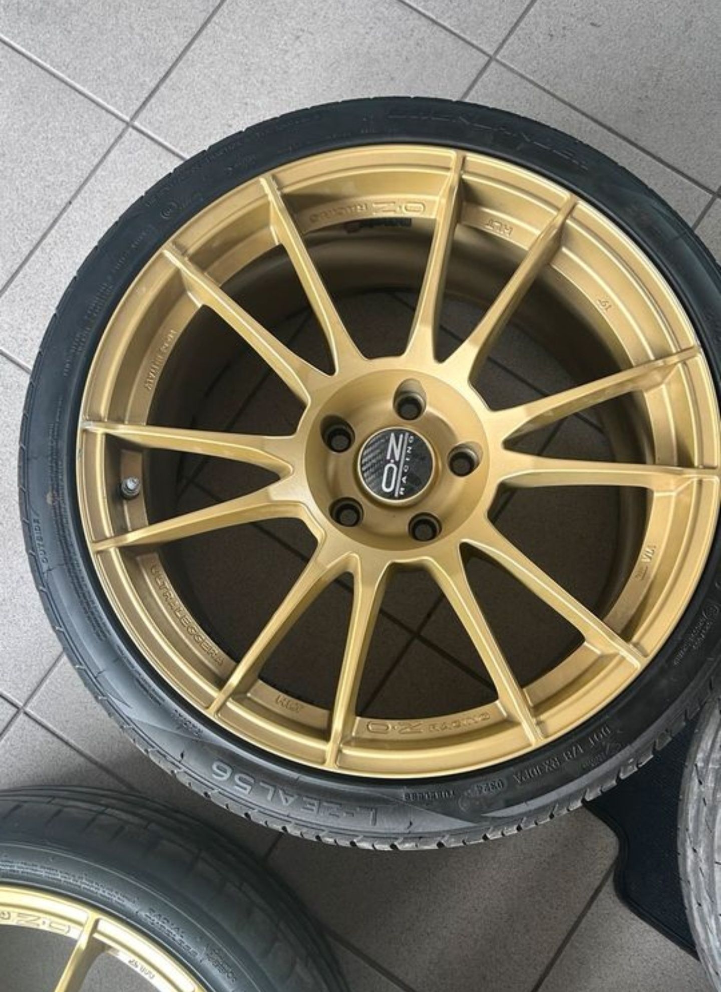 Jantes 19 Oz Ultraleggera HLT 5x120 com pneus