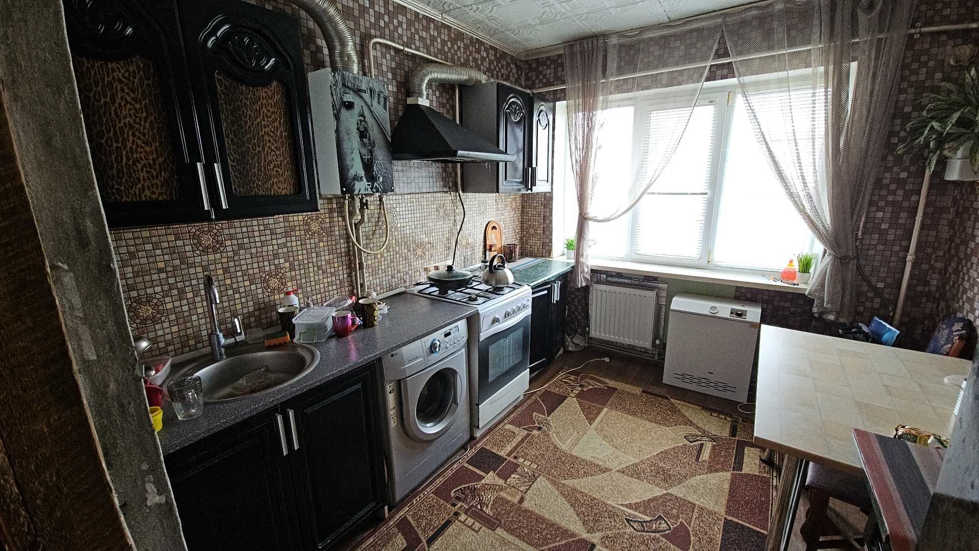 шість “6” кімнат квартира 102 кв.м. загальна площа - є відео огляд
