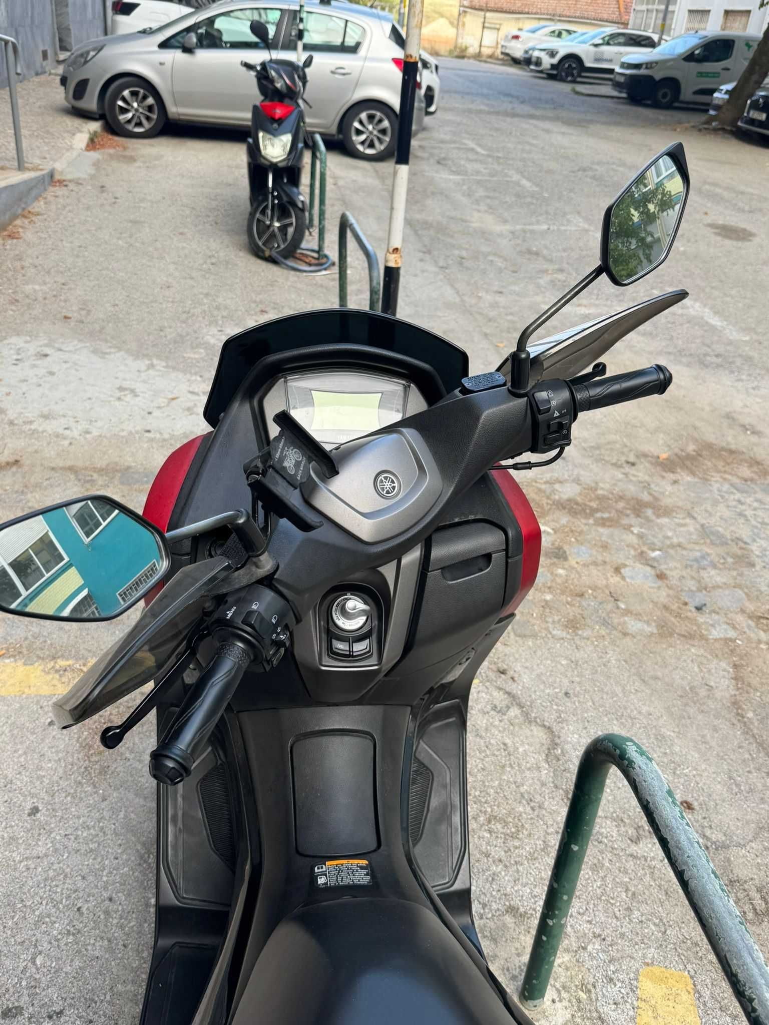 Yamaha NMAX 125 – Vermelha | Ano 2021 | 49.500 km