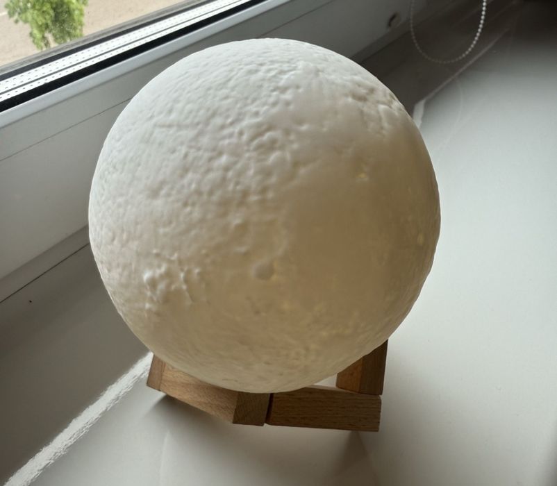 Настільний 3D нічник у формі місяця