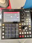 Stacja robocza do produkcji muzycznej Akai MPC one