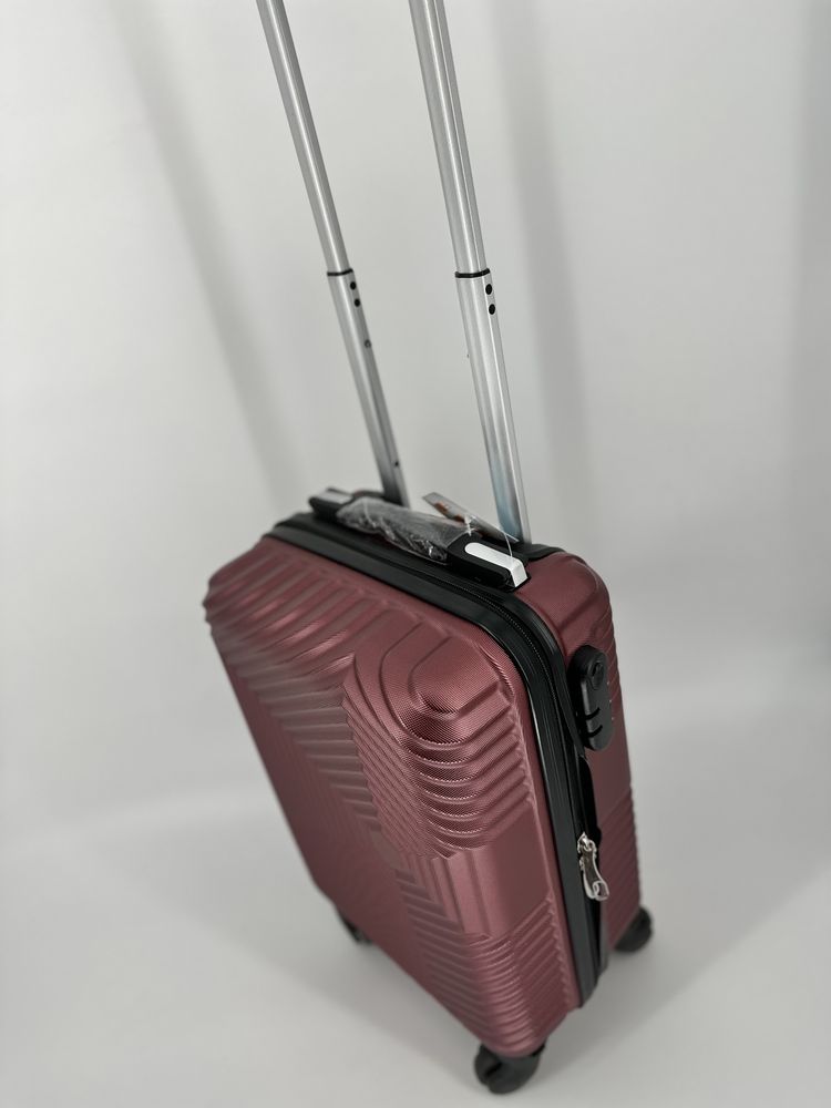 Nowa walizka 40/30/20 bagaż bezpłatny