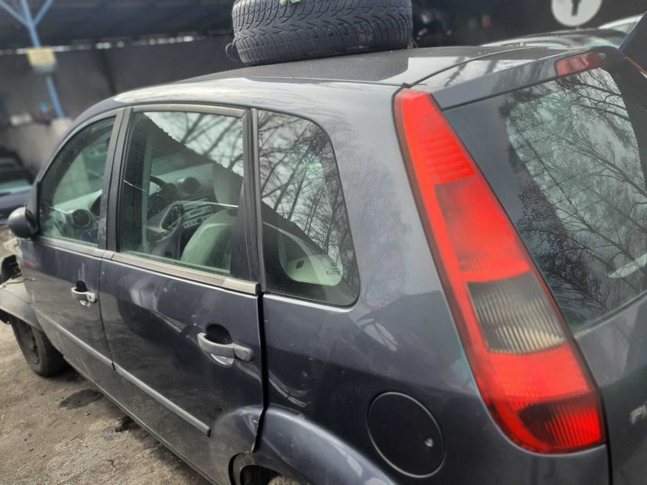 Szyba boczna Ford Fiesta mk6