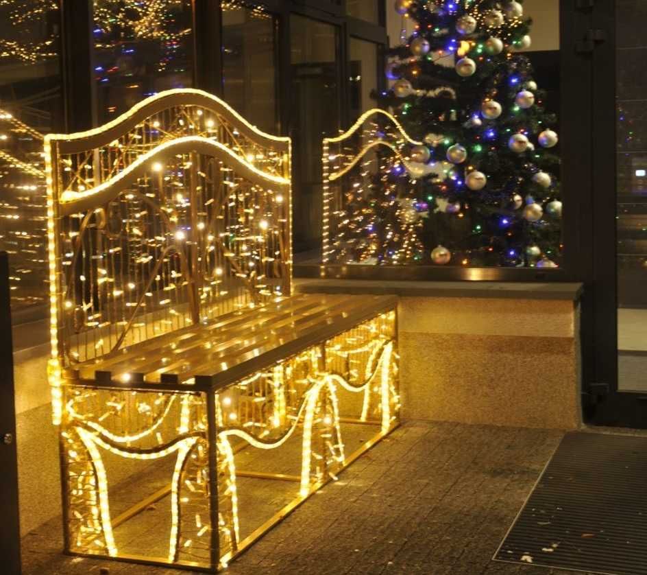 zestaw dekoracyjnego oświetlenia świątecznego na zewnątrz
