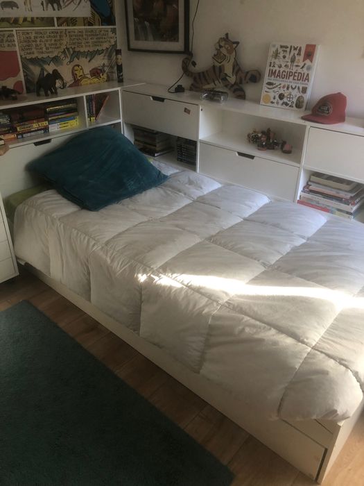 Cama dupla com arrumação