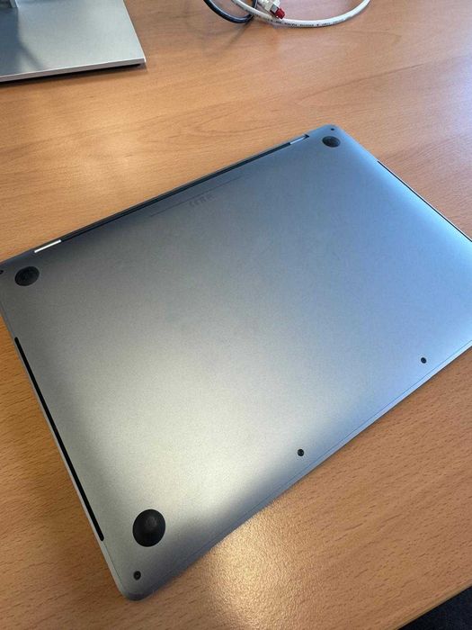 MacBook Pro 13″ 2018 — i5 2.3 GHz | 8 GB RAM | 256 GB SSD | Touch Bar