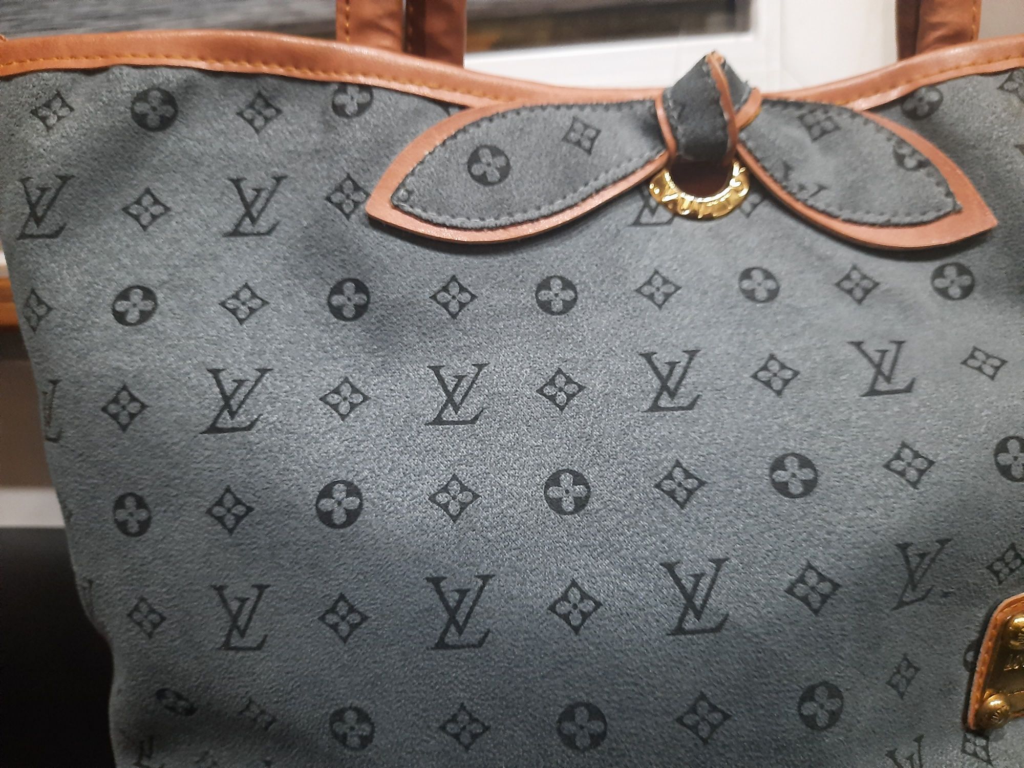 Torebka Louis Vuitton logowana