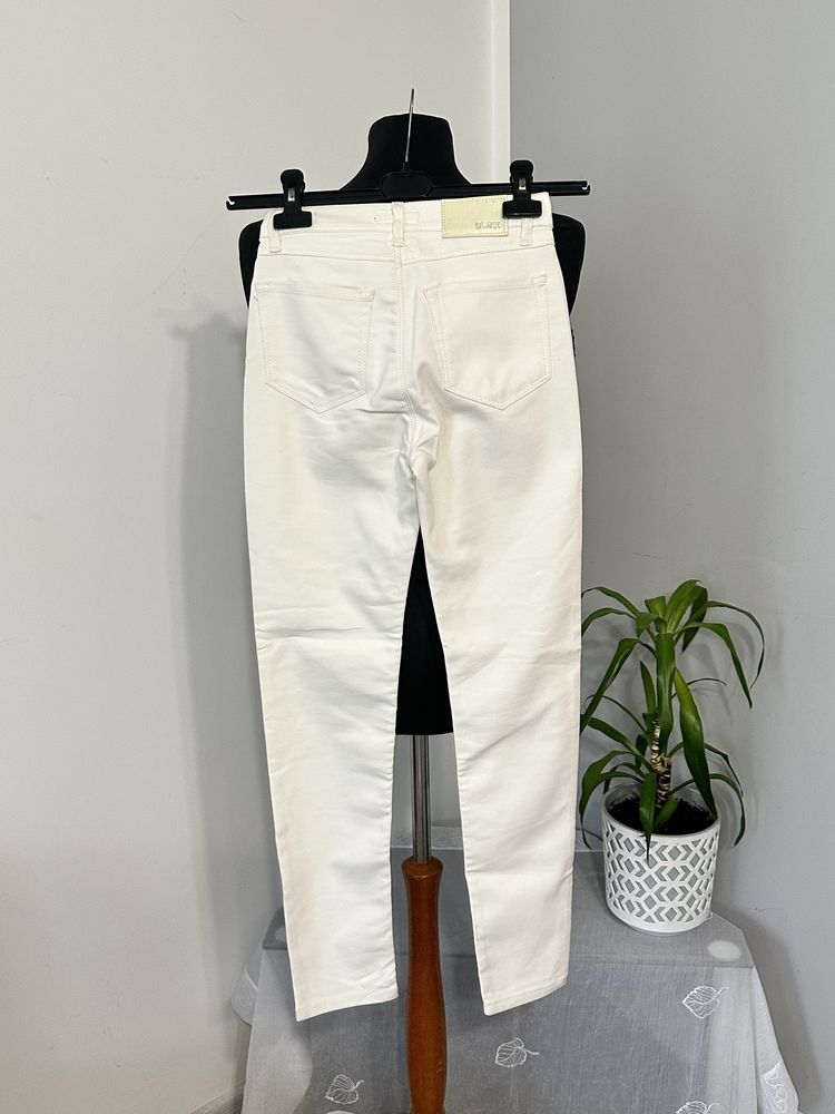 Nowe białe spodnie roz. 32  Black Zapraszam