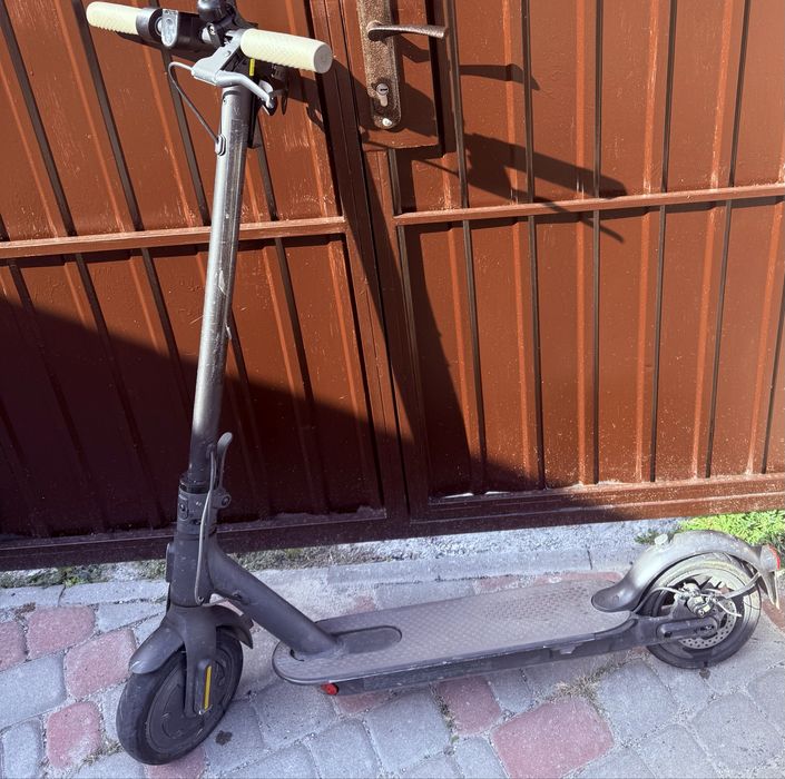 Продам самокат Xiaomi с зарядным устройством