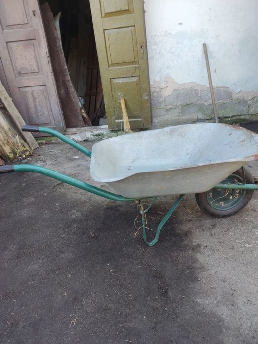 Тачка садова в хорошому стані