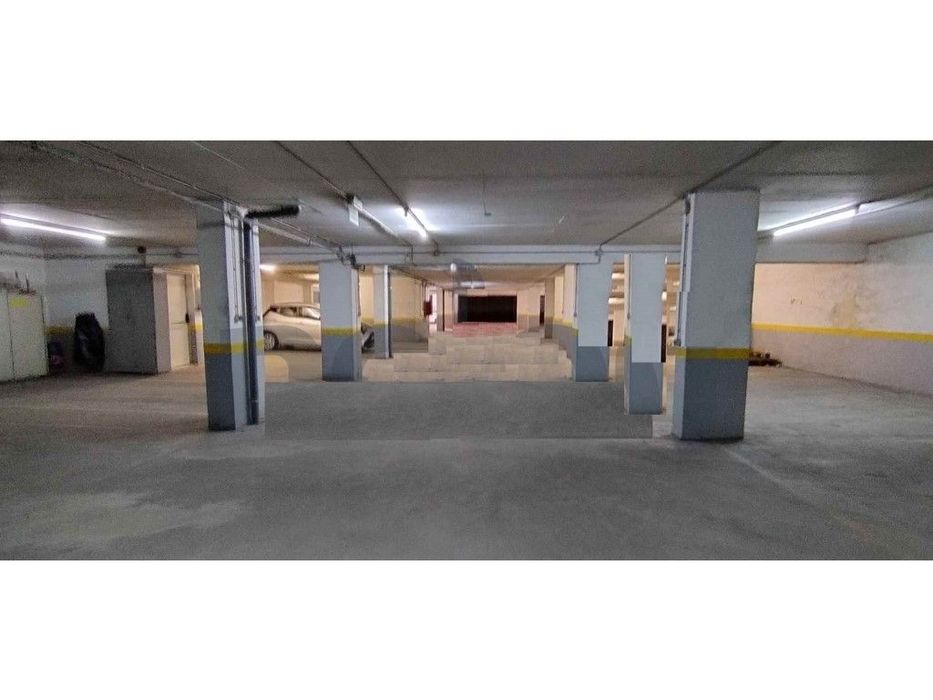 Conjunto de 31 parqueamentos em Sacavém, Loures